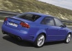 Audi A4 - синий в движении