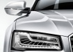 Audi S8 крупным планом передняя часть: фара, решётка радиатора