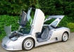 Bugatti EB 110 с всевозможными открытыми дверьми