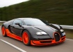 Оранжево-чёрный Bugatti Veyron в движении
