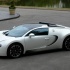 Bugatti Veyron в белом цвете