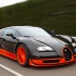 Оранжево-чёрный Bugatti Veyron в движении