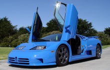 Bugatti EB 110 с открытыми дверьми