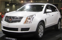 Cadillac SRX - белый на выставке